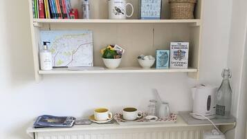 Kamar Double, ensuite, pemandangan kebun | Ruang kerja ramah laptop, tirai kedap cahaya, dan setrika/meja setrika