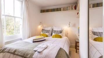 Double Room, Ensuite, Garden View | Laptop workspace, blackout curtains, iron/ironing board, free WiFi