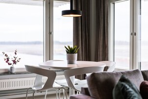 Large Studio | Matservice på rummet