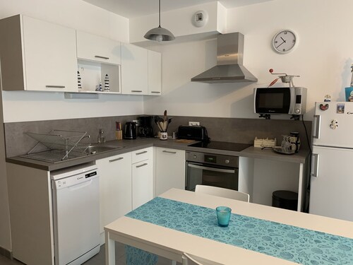 Charming Cottage Near Quend Beach: 2BR, Garden, Parking