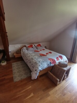 2 Schlafzimmer, Bügeleisen/Bügelbrett, kostenloses WLAN