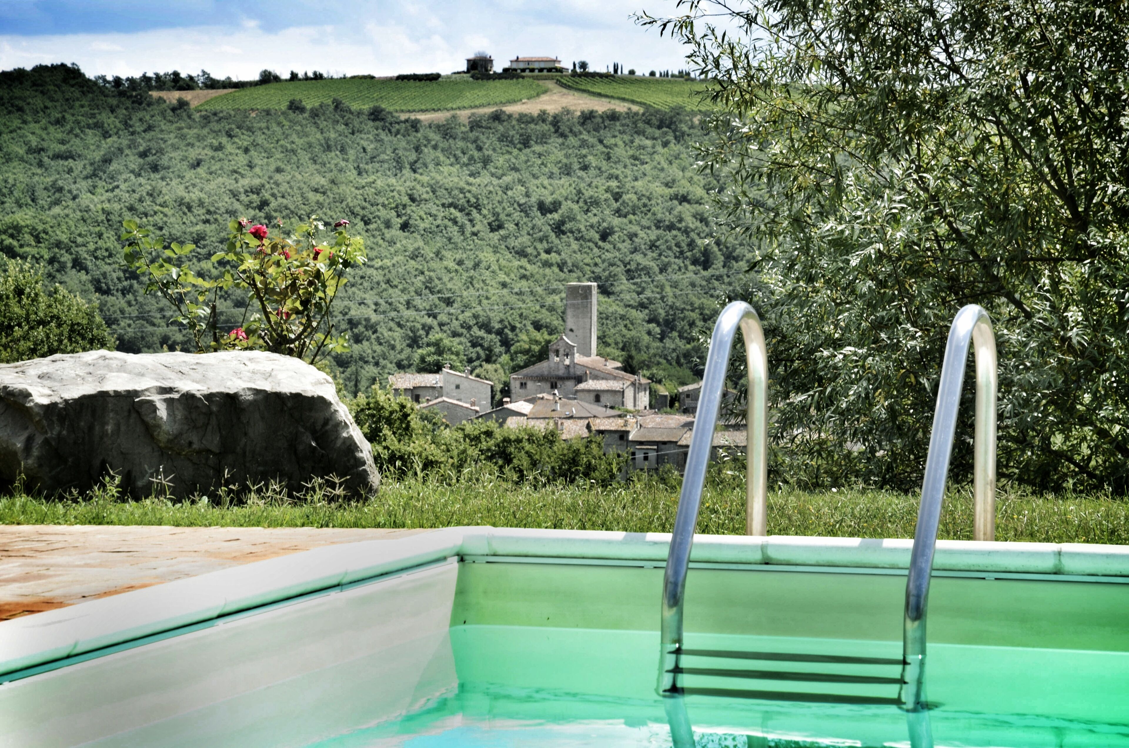 Pemandangan darat dari hartanah