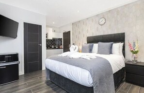 Individually furnished, free WiFi, bed sheets