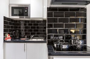 迷你冰箱、微波炉、炉灶、茶具/咖啡用具