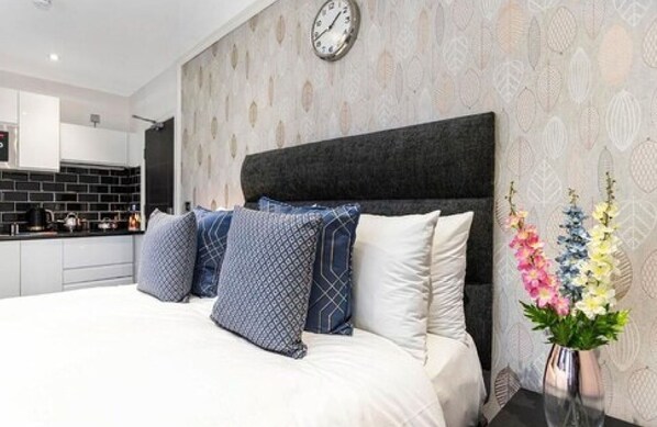 Superior Apartment, 1 Double Bed | Individually furnished, free WiFi, bed sheets