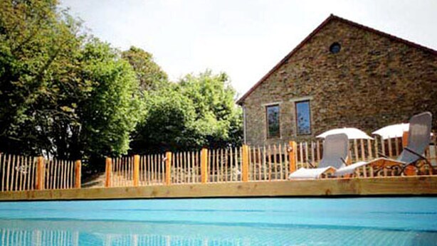 Seasonal outdoor pool, open 11:00 AM to 6:30 PM, pool umbrellas - Arc en Ciel Vacances (Troche)