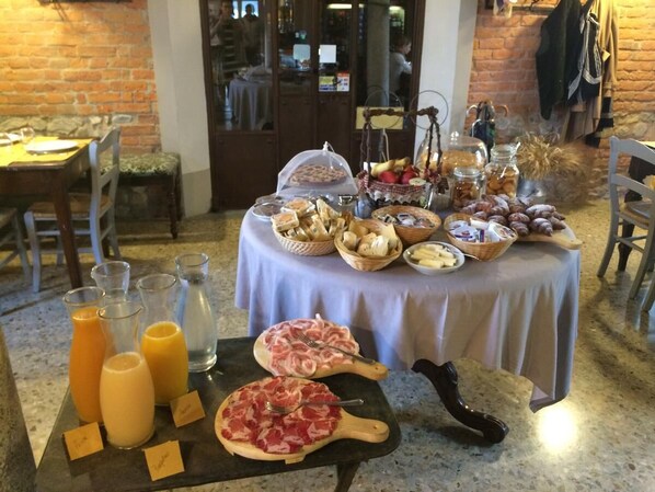 Breakfast buffet