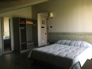 Minibar, lits bébé (gratuits), Wi-Fi gratuit, draps fournis