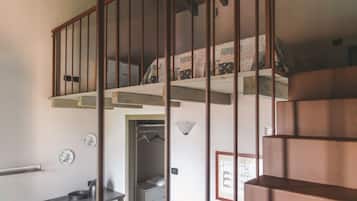 Quadruple Room | Minibar, free cribs/infant beds, free WiFi, bed sheets