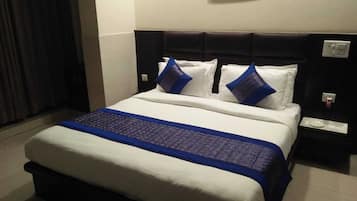 Deluxe Double Room | In-room safe, soundproofing, bed sheets