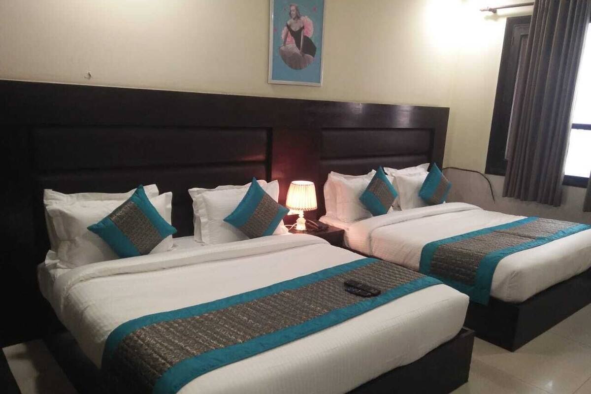 Classic Double or Twin Room | In-room safe, soundproofing, bed sheets