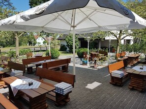 Terrace/patio - Landgasthof und Hotel Schleusenhaus (Röderland)