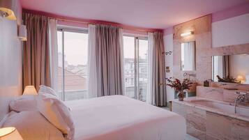 Chambre Moyenne | Espace de travail pour ordinateur portable, Wi-Fi gratuit, draps fournis