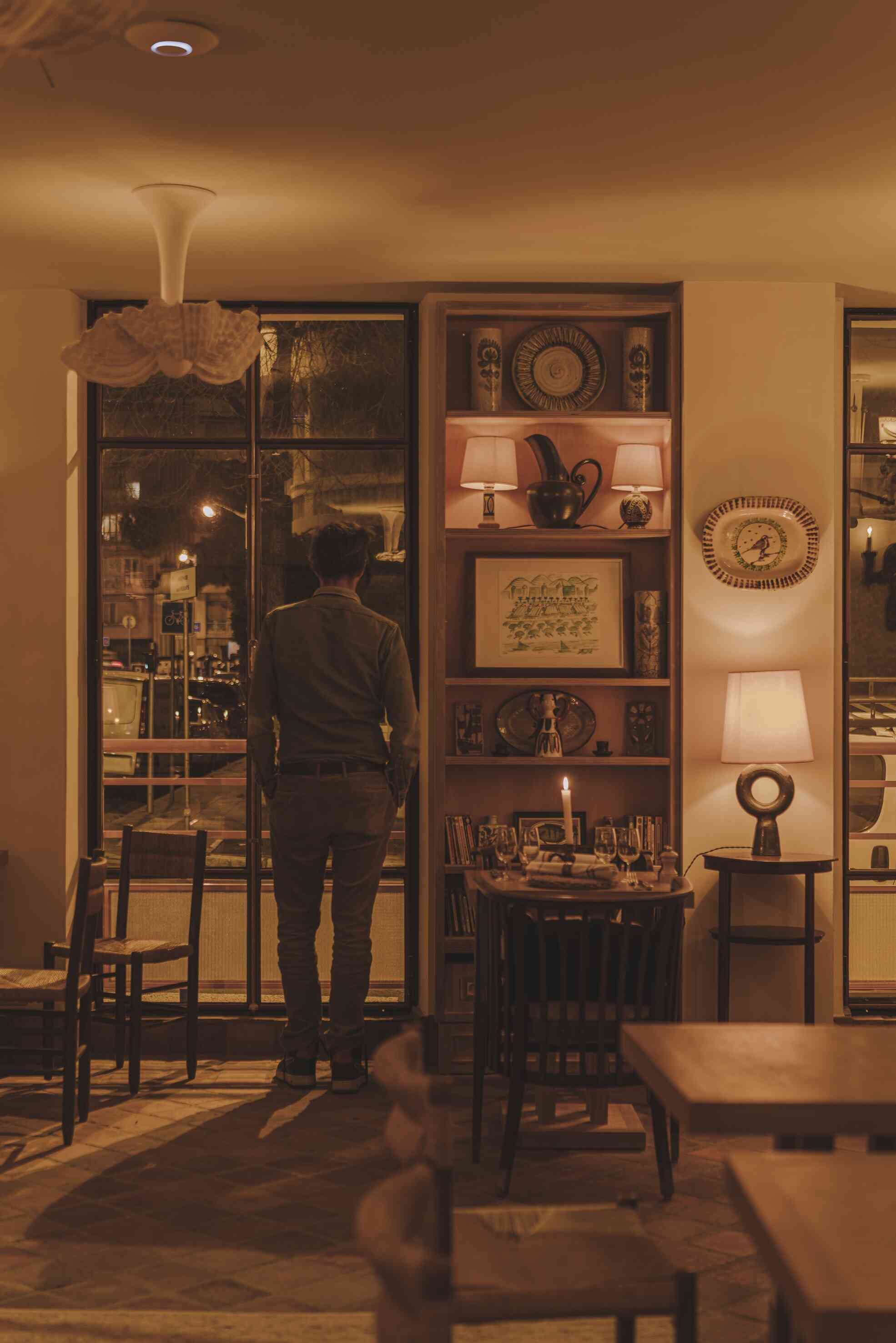 breakfast, lunch and dinner served