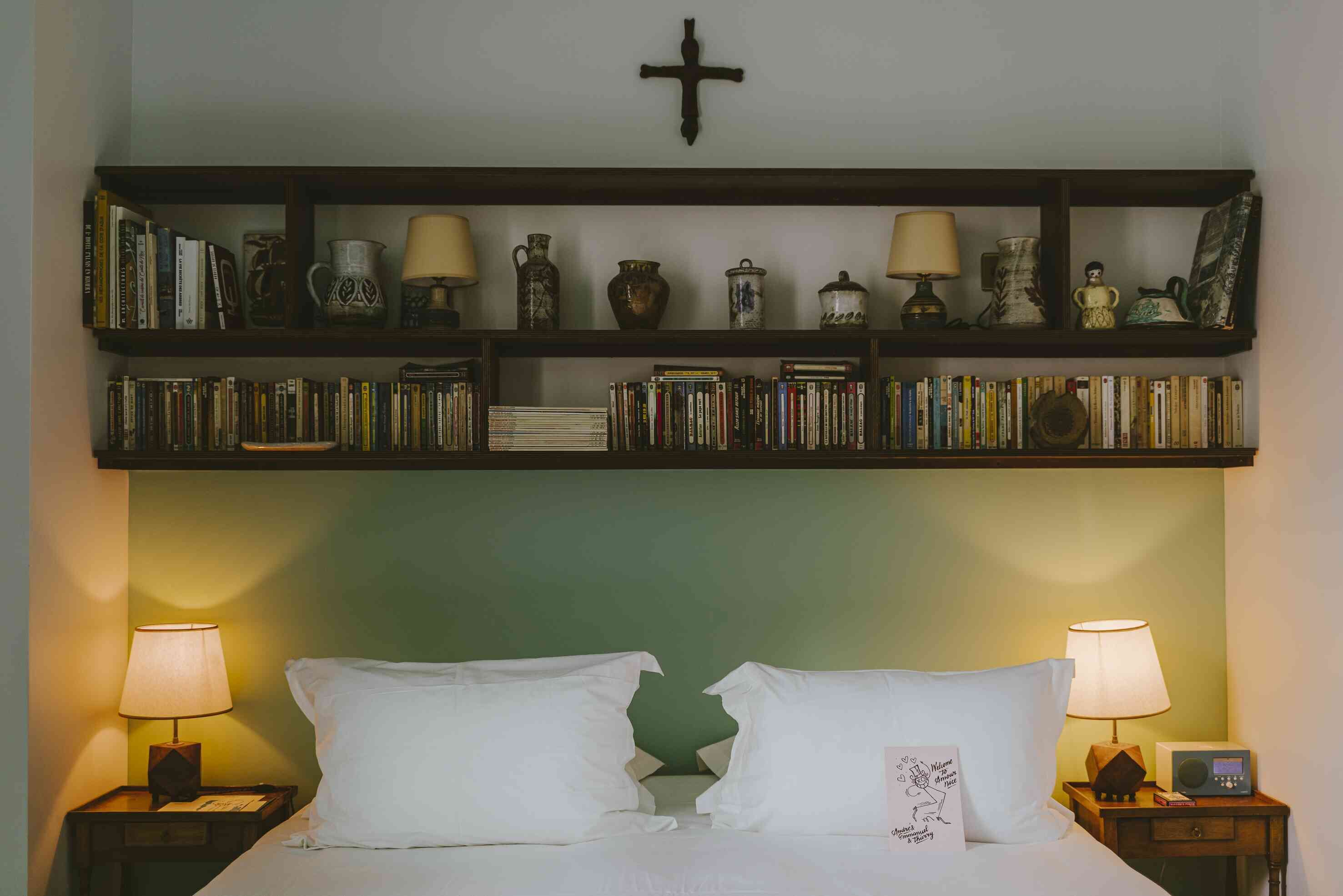 chambre moyenne | laptop workspace, free wifi, bed sheets, wheelchair access