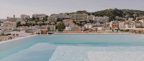 季节性开放的室外游泳池,日光浴躺椅