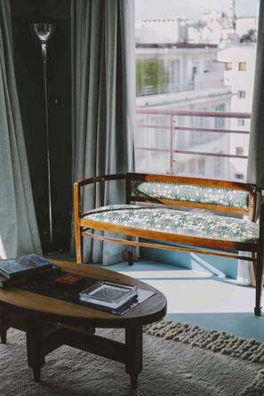 Espace de travail pour ordinateur portable, Wi-Fi gratuit, draps fournis