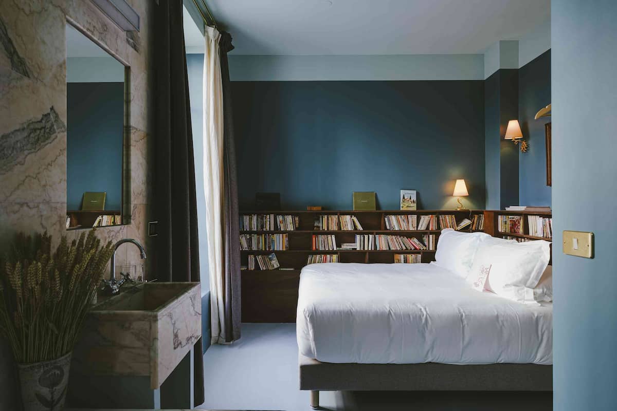 chambre petite | laptop workspace, free wifi, bed sheets, wheelchair access