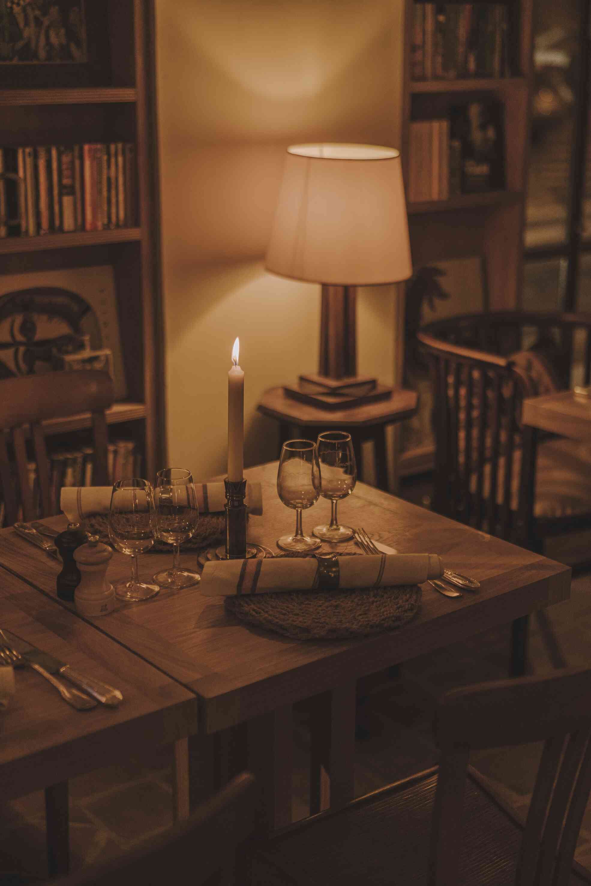 breakfast, lunch and dinner served