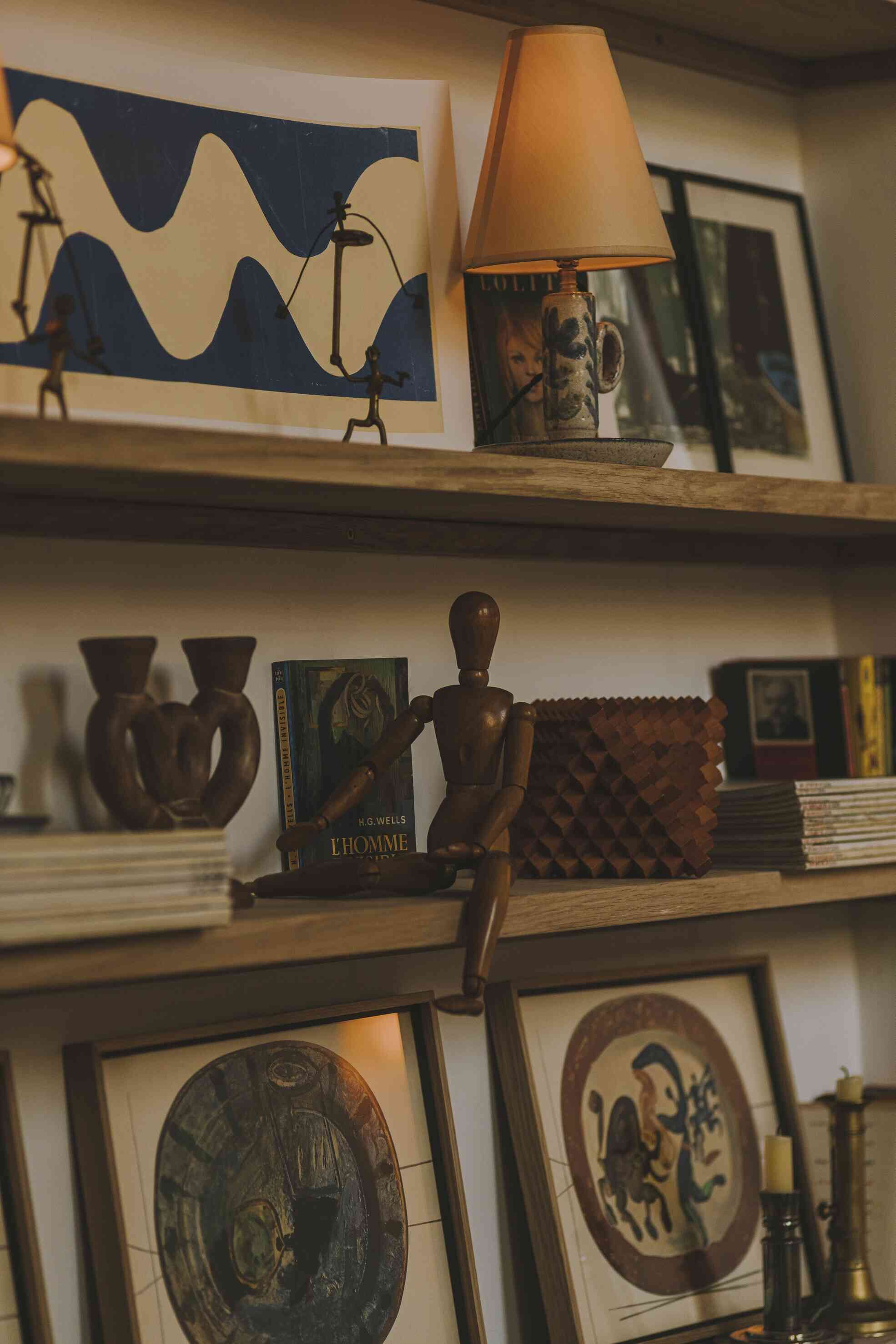 breakfast, lunch and dinner served