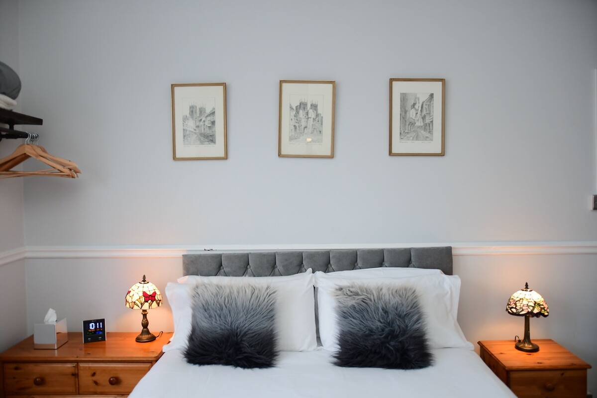 Luxury Room | Desk, blackout drapes, iron/ironing board, free WiFi