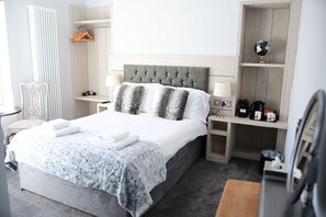 Desk, blackout drapes, iron/ironing board, free WiFi - Vikings Accommodation (York)