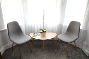 Desk, blackout curtains, iron/ironing board, free WiFi - Vikings Accommodation (York)