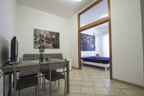 2 habitaciones, tabla de planchar con plancha, wifi y ropa de cama