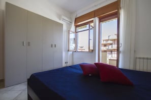 2 quartos, ferros/tábuas de passar roupa, Wi-Fi, roupa de cama