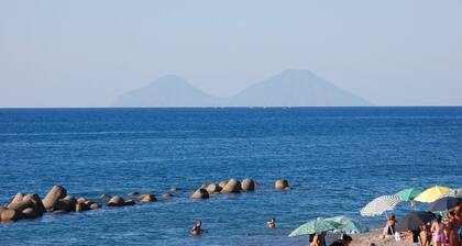 Perla - cozy 2 bedroom apartment centrally located in Capo d'Orlando, Sicily