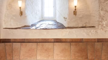 Shower, hair dryer, bathrobes, slippers