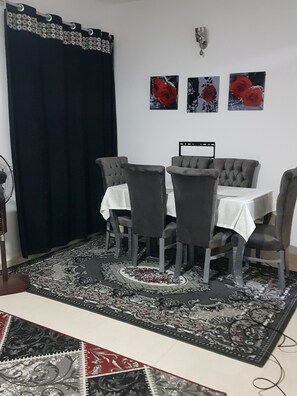 家庭公寓, 3 間臥室, 山景 | 房內用餐