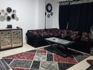 家庭公寓, 3 間臥室, 山景 | 客廳 | 47 吋LCD 電視連衛星電視頻道、電視