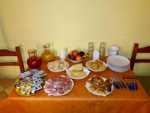 Petit déjeuner composé de spécialités régionales compris tous les jours