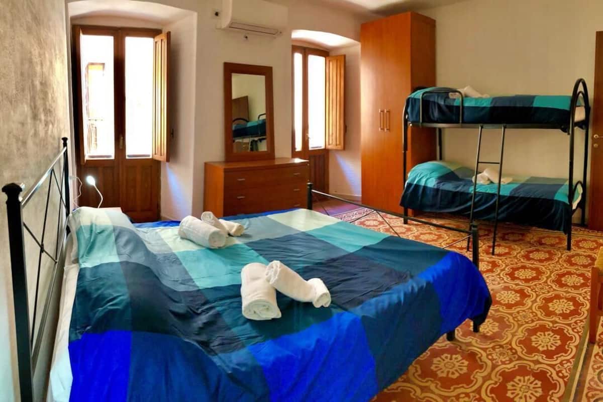 Familiekamer, balkon (Bugerru) | Gratis wifi, individueel gedecoreerd, individueel gemeubileerd