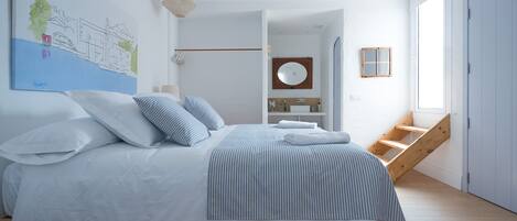 Deluxe-Studio | Individuell dekoriert, individuell eingerichtet, Schreibtisch