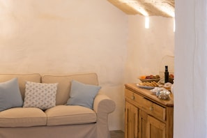 Lobby sitting area - Hotel Anhel (Ferreries)