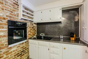 Geladeira, micro-ondas, fogão, lava-louças