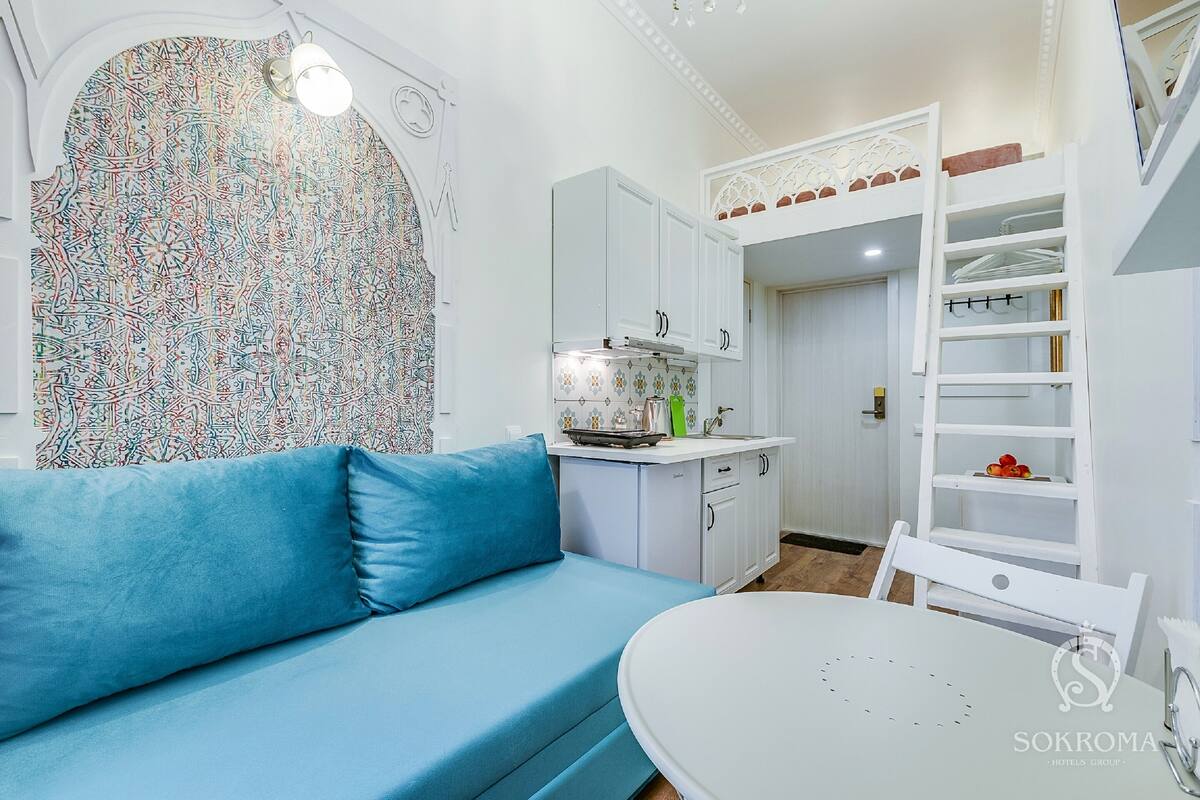 1 bedroom, individually decorated, individually furnished, desk
