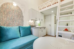 Classic Studio | Living area | 24-inch flat-screen TV with cable channels, TV - Sokroma Mystery Aparts (St. Petersburg)