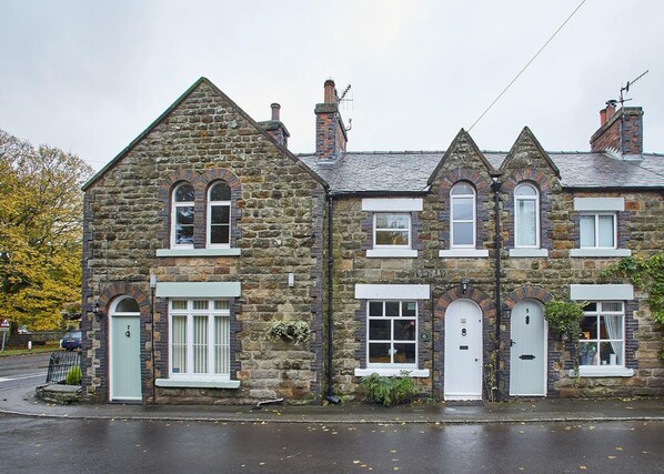 Front of property - Rosella Cottage (Pickering)