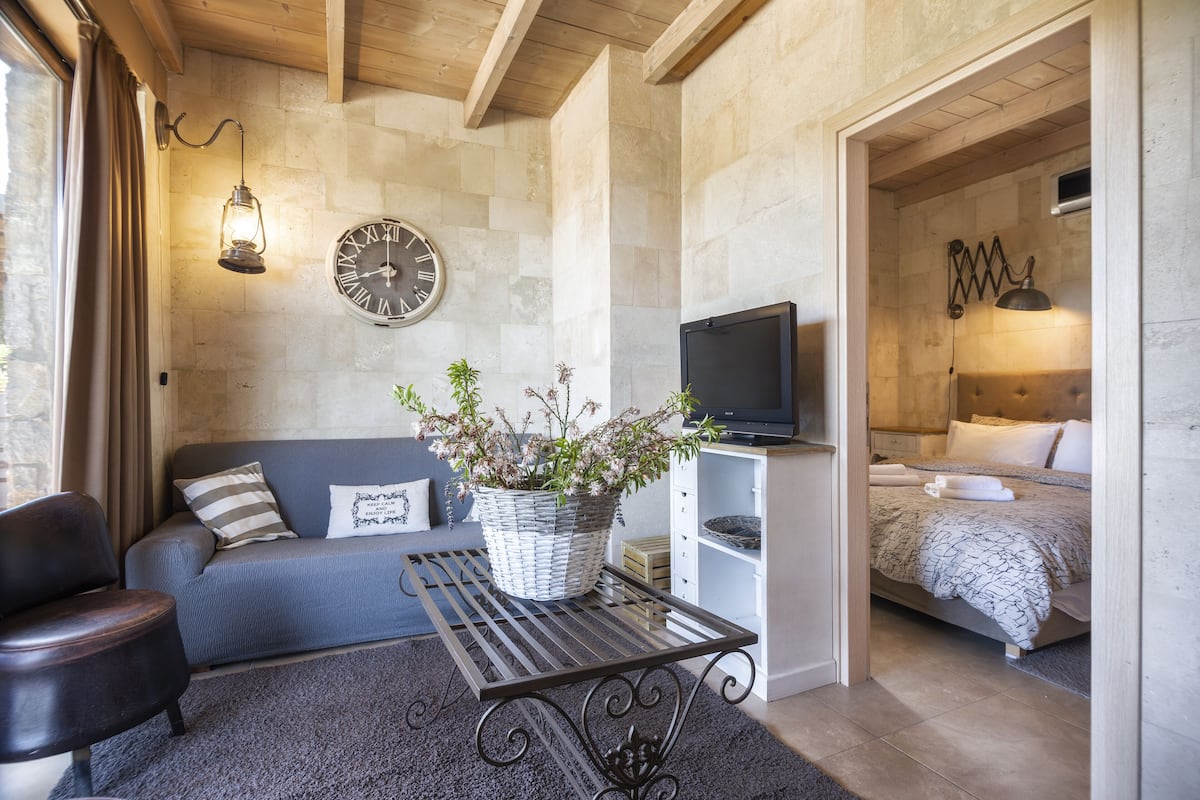 Villa, 2 Schlafzimmer | Wohnzimmer | Flachbildfernseher, Tischtennisplatte