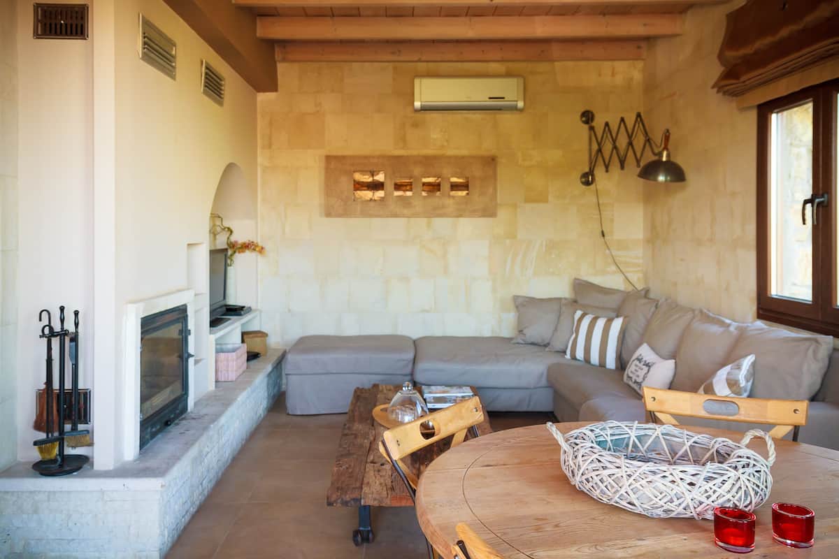 Villa, 1 Schlafzimmer | Wohnzimmer | Flachbildfernseher, Tischtennisplatte