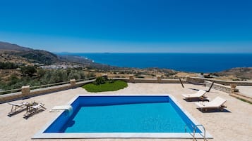 Piscine extérieure, piscine chauffée