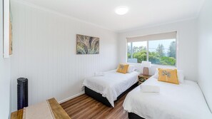 5 dormitorios, tabla de planchar con plancha, Internet y ropa de cama