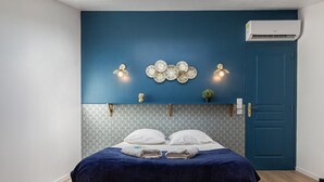 Deluxe Double Room (2 adults + 1 child) | Soundproofing, iron/ironing board (on request), free WiFi, bed sheets - L'Oliveraie Eurocentre (Castelnau-d'Estretefonds)