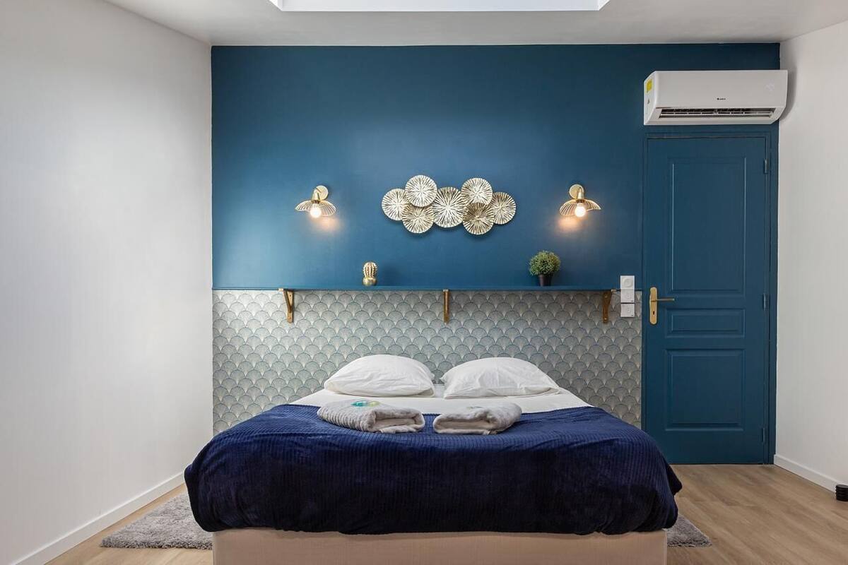 Habitación Deluxe doble (2 adults + 1 child) | Sistema de insonorización, tabla de planchar con plancha, wifi gratis