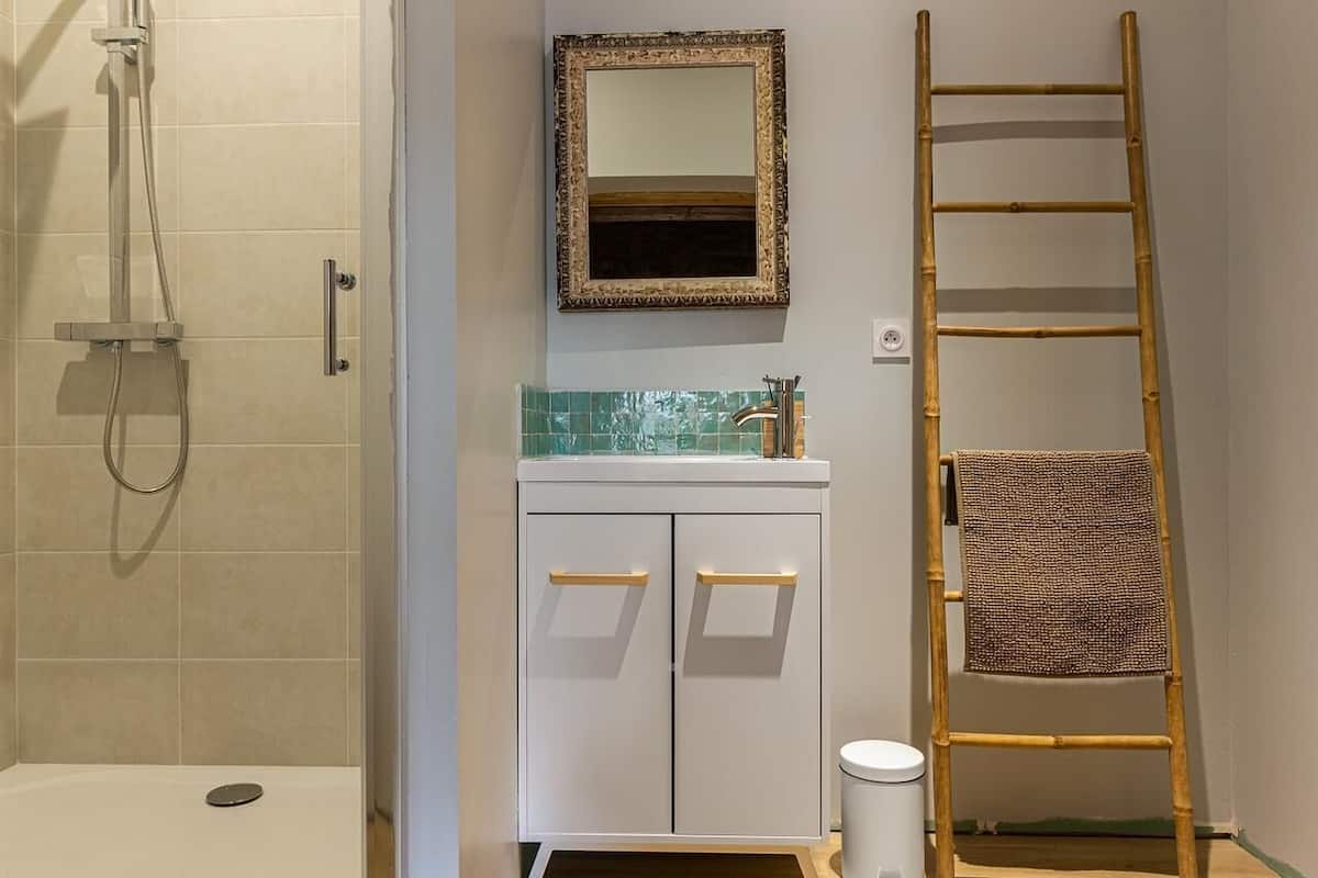 Habitación triple superior | Baño | Toallas