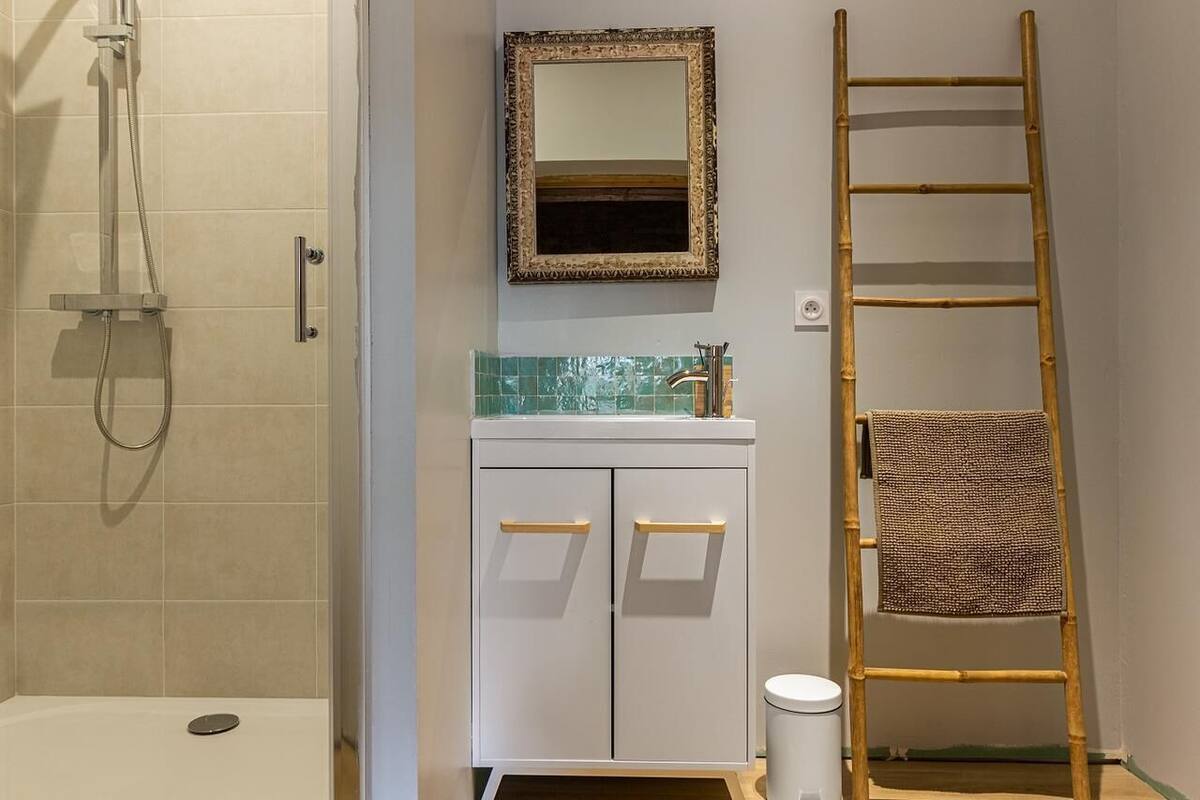 Habitación triple superior | Baño | Toallas
