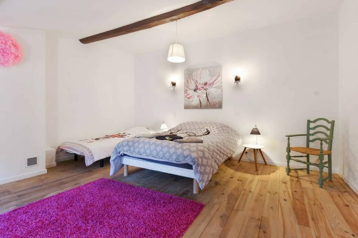 Habitación triple Confort | Sistema de insonorización, tabla de planchar con plancha, wifi gratis